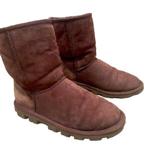 Ugg Women's Brown Suede Classic Short II Size 9 Shearling Lined Boots